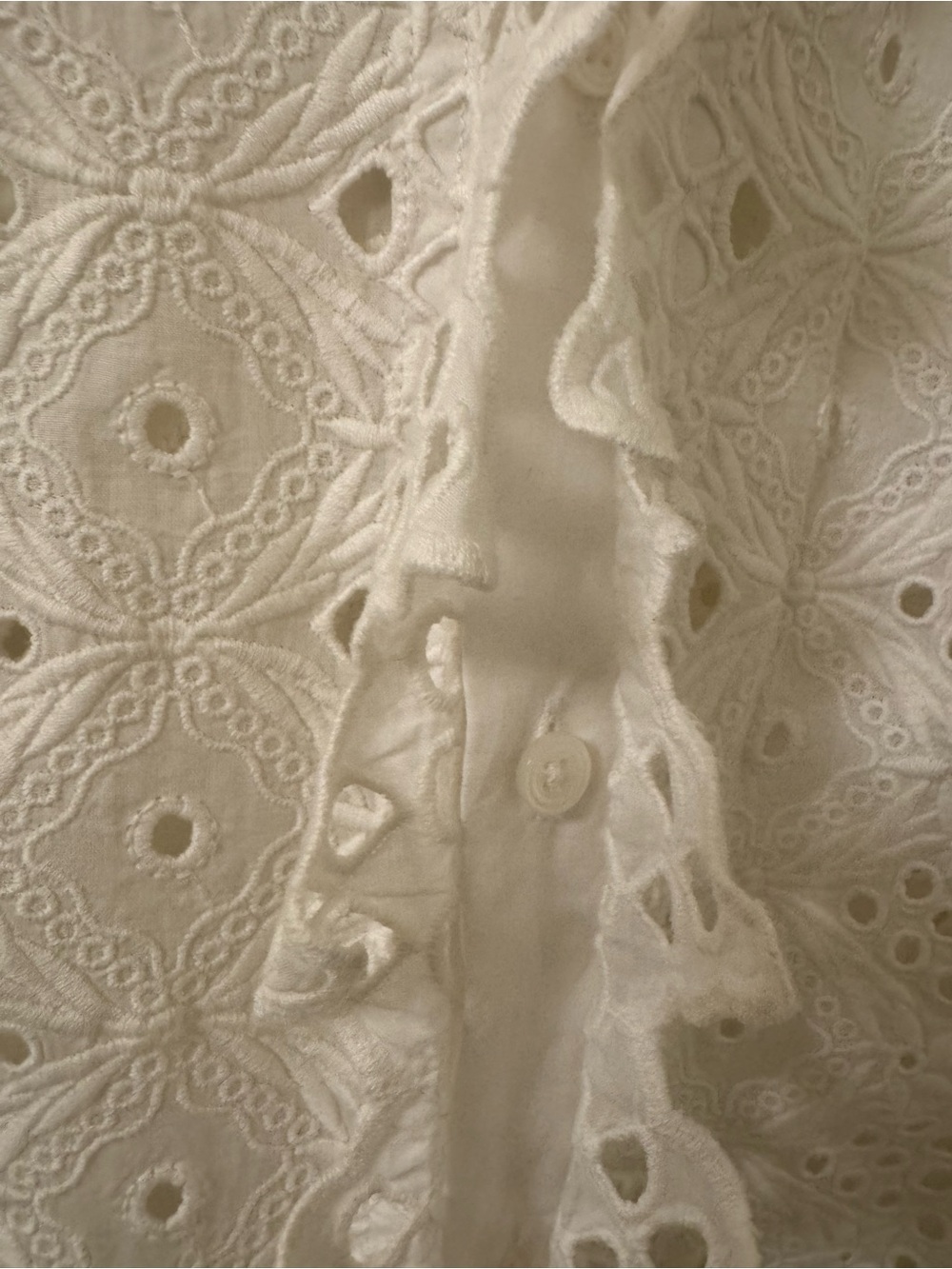 Polo Ralph Lauren: size 6/6P. Women's White Embroidered Eyelet Shirt - Picture 6 of 8